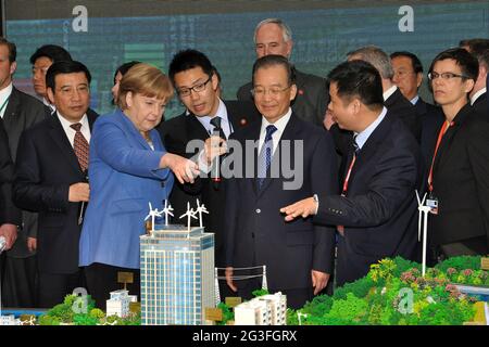 Kanzlerin Merkel und Chinas Premierministerin Wen Jiabao auf der Hannover Messe 2012 Stockfoto