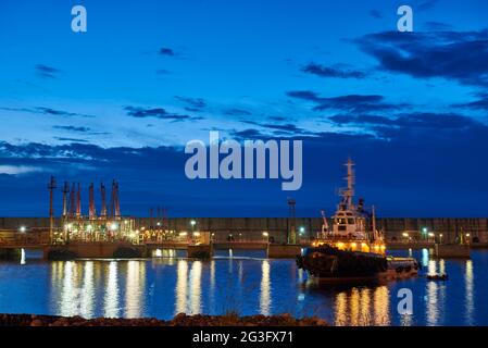 Anlegestelle des Ölterminals des Hafens von Bilbao bei Nacht, Biskaya, Baskenland, Euskadi, Spanien, Europa Stockfoto