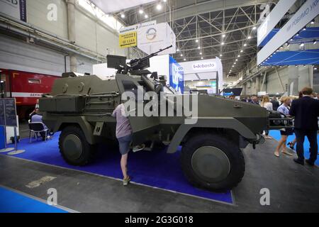 KIEW, UKRAINE - 15. JUNI 2021 - militärische Ausrüstung während der Waffen- und Sicherheitsausstellung 2021 XVII. Internationale Fachausstellung im Int Stockfoto