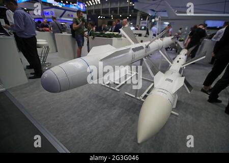 KIEW, UKRAINE - 15. JUNI 2021 - militärische Ausrüstung während der Waffen- und Sicherheitsausstellung 2021 XVII. Internationale Fachausstellung im Int Stockfoto