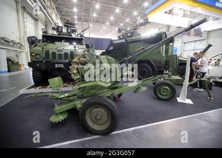 KIEW, UKRAINE - 15. JUNI 2021 - militärische Ausrüstung während der Waffen- und Sicherheitsausstellung 2021 XVII. Internationale Fachausstellung im Int Stockfoto