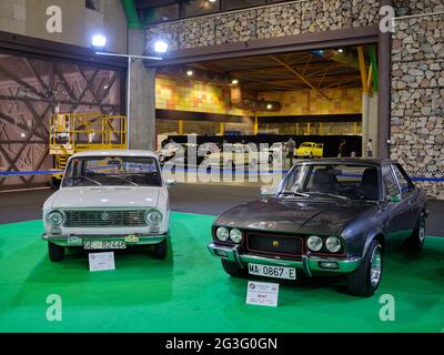 1968 Sitz 124-1200cc und 1974 Sitz 124 Sport 1800. Retro Malaga 2021, Andalusien, Spanien. Stockfoto