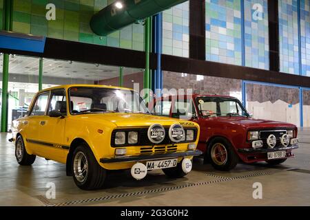 1974 und 1978 Sitz 124. Retro Malaga 2021, Andalusien, Spanien. Stockfoto
