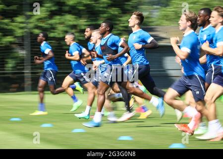 Die Spieler von Gent, die während des ersten Trainings der Saison 2021-2022 vom belgischen Fußballteam der ersten Liga KAA Gent in Aktion gezeigt wurden, am Mittwoch Stockfoto