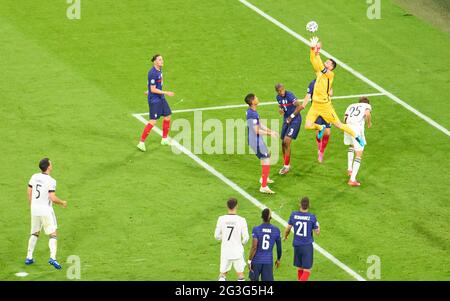 Hugo LLORIS, Torwart der FRA 1, im Gruppe-F-Spiel FRANKREICH - DEUTSCHLAND 1-0 bei der Fußball-UEFA-Europameisterschaft 2020 in der Saison 2020/2021 am 15. Juni 2021 in München, Deutschland. © Peter Schatz / Alamy Live News Stockfoto