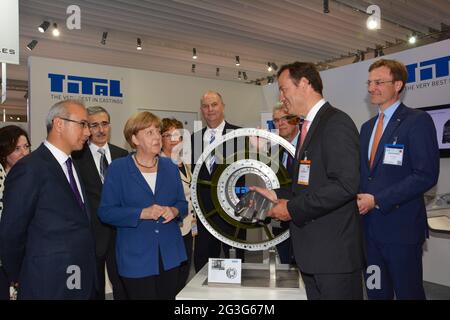 Bundeskanzlerin Angela Merkel auf der Berliner Luftfahrtschau ILA Stockfoto