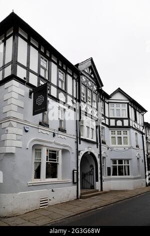 Der Black Bull bei Sedbergh in Cumbria, England. Das ehemalige Posthaus ist ein Gastropub mit 18 Zimmern. Stockfoto