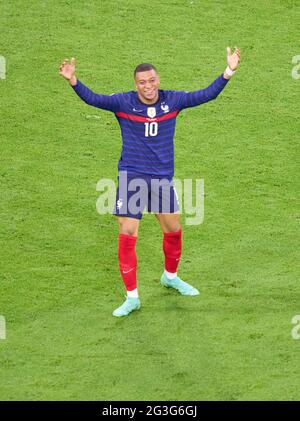 Kylian MMAPPE, FRA 10 geste im Gruppe-F-Spiel FRANKREICH - DEUTSCHLAND 1-0 bei der Fußball-UEFA-Europameisterschaft 2020 in der Saison 2020/2021 am 15. Juni 2021 in München, Deutschland. © Peter Schatz / Alamy Live News Stockfoto