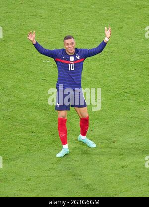 Kylian MMAPPE, FRA 10 geste im Gruppe-F-Spiel FRANKREICH - DEUTSCHLAND 1-0 bei der Fußball-UEFA-Europameisterschaft 2020 in der Saison 2020/2021 am 15. Juni 2021 in München, Deutschland. © Peter Schatz / Alamy Live News Stockfoto