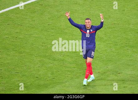 Kylian MMAPPE, FRA 10 geste im Gruppe-F-Spiel FRANKREICH - DEUTSCHLAND 1-0 bei der Fußball-UEFA-Europameisterschaft 2020 in der Saison 2020/2021 am 15. Juni 2021 in München, Deutschland. © Peter Schatz / Alamy Live News Stockfoto