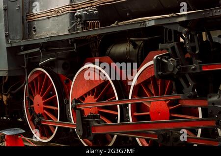 Alte Vintage schwarz und rot Räder Dampflokomotive Stockfoto