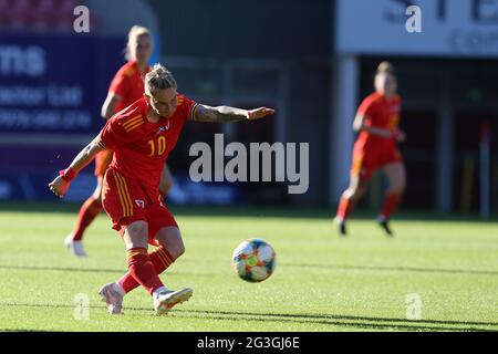 Llanelli, Großbritannien. Juni 2021. Jess Fishlock von Wales Frauen in Aktion. Women's international Football Friendly, Wales V Scotland at the Parc y Scarlets Stadium in Llanelli, South Wales on Tuesday 15th June 2021. PIC by Andrew Orchard/Andrew Orchard Sports Photography/Alamy Live News Credit: Andrew Orchard Sports Photography/Alamy Live News Stockfoto