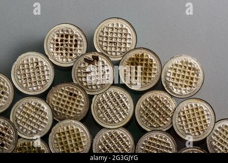 Farbige und gebrauchte Kaffeekapseln in Nahaufnahme. Stockfoto