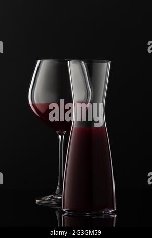 Dekanter mit Rotwein und einem Glas auf schwarzem Hintergrund. Freier Speicherplatz für Text. Speicherplatz kopieren Stockfoto