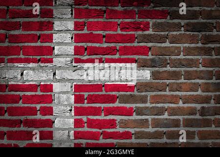 Backsteinwand-Struktur mit Flagge Stockfoto