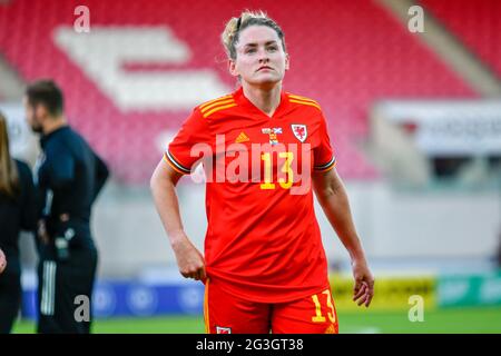 Llanelli, Wales. 15. Juni 2021. Rachel Rowe von Wales Women nach dem Freundschaftsspiel von Women's International zwischen Wales Women und Scotland Women am 15. Juni 2021 im Parc y Scarlets in Llanelli, Wales, Großbritannien. Quelle: Duncan Thomas/Majestic Media/Alamy Live News. Stockfoto