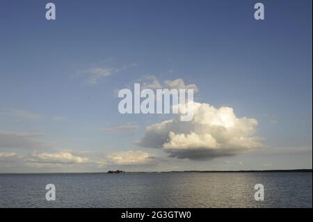 Wolken über Wilhelmstein,Steinhude am Meer. Stockfoto