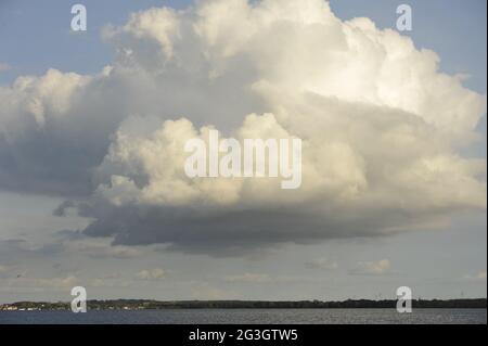 Wolken über Wilhelmstein,Steinhude am Meer. Stockfoto