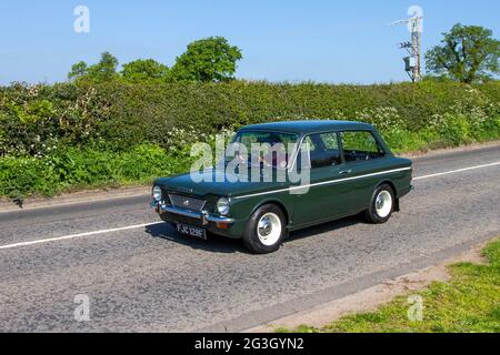 1968 60s Singer Chamois grüne 875cc Limousine auf dem Weg zur Capesthorne Hall Classic May Car Show, Cheshire, Großbritannien Stockfoto