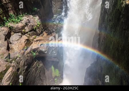 Regenbogen über dem Wasserfall Salto Alvar Nunez, Zweig der Iguazu-Wasserfälle, Argentinien Stockfoto