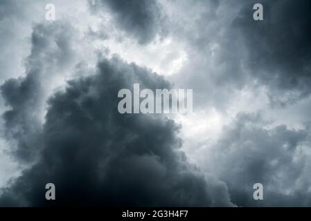 Wetterwolken schweben über Gainesville, Florida. Stockfoto