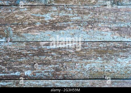 Foto der Textur von alten Brettern mit abblätternder Farbe. Reste von blauer Farbe. Stockfoto