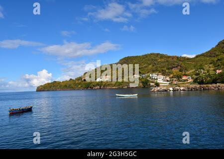 Barrouallie, St. Vincent und die Grenadinen - 5. Januar 2020: Blick von der Anlegestelle in Barrouallie, St. Vincent, Monate vor dem Ausbruch des Vulkans. Stockfoto