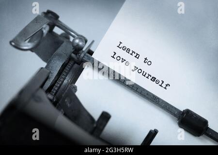 Vintage Inschrift gemacht mit der alten Schreibmaschine Stockfoto