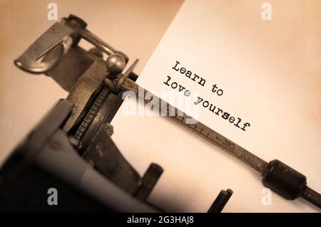 Vintage Inschrift gemacht mit der alten Schreibmaschine Stockfoto