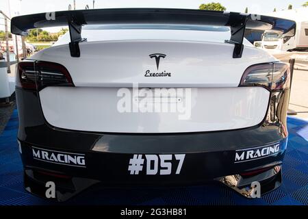 VallelungaJuni 13 2021, FX-Rennen. Nahaufnahme des Tesla Executive Racing-Elektroautos in der Rückansicht mit Tesla-Logo Stockfoto