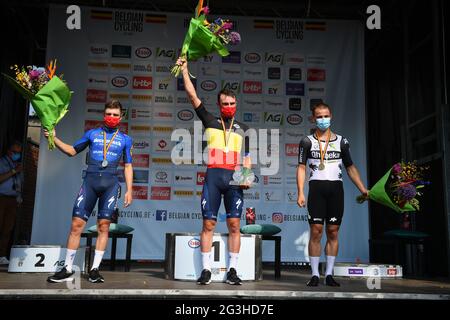 Der Belgier Remco Evenepoel von Deceuninck - Quick-Step , Gewinner der Silbermedaille, der Belgier Yves Lampaert von Deceuninck - Quick-Step , Gewinner der Goldmedaille Stockfoto