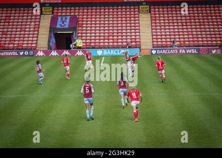 Walsall, England 24. April 2021. Barclays FA Women's Super League-Spiel zwischen Aston Villa Women und Bristol City Women, gespielt im Banks's Stadium. Stockfoto