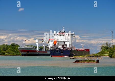 Lakers in der Nähe von Thorold, AM Welland Canal, Teil des St. Lawrence Seaway und des Great Lakes Waterway. Stockfoto