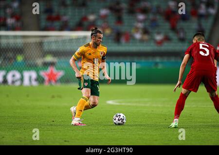 BAKU, ASERBAIDSCHAN - 16. JUNI: Gareth Bale aus Wales kontrolliert den Ball während des UEFA Euro 2020 Championship Group A-Spiels zwischen der Türkei und Wales im Baku Olympic Stadium am 16. Juni 2021 in Baku, Aserbaidschan. Stockfoto