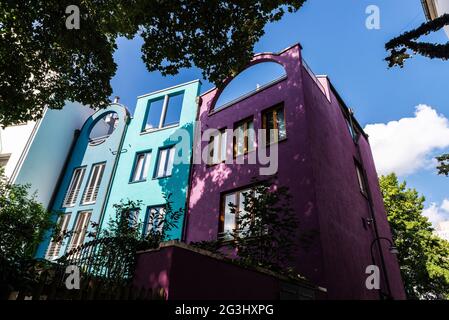 Fassade moderner Häuser in Schnoor oder Schnoorviertel, mittelalterliches Viertel in Bremen, Deutschland Stockfoto