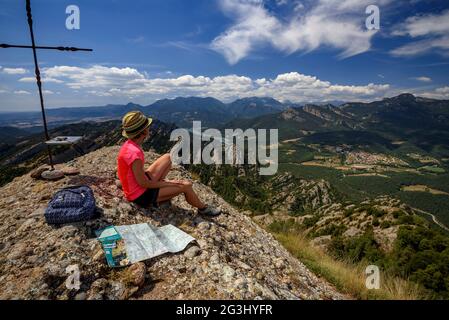 Blick vom Gipfel Salga Aguda in der Serra de Picancel, Blick auf das Vilada-Tal (Berguedà, Barcelona, Katalonien, Spanien, Pyrenäen) Stockfoto