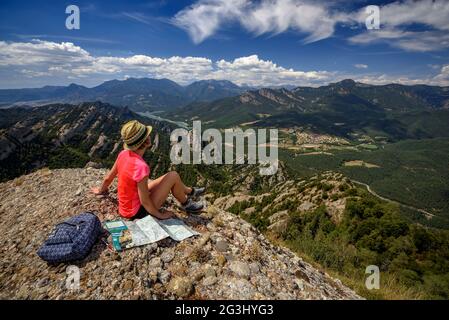 Blick vom Gipfel Salga Aguda in der Serra de Picancel, Blick auf das Vilada-Tal (Berguedà, Barcelona, Katalonien, Spanien, Pyrenäen) Stockfoto