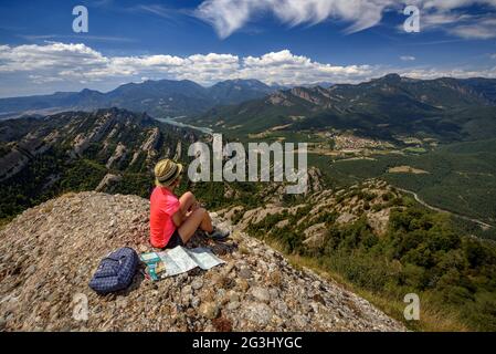 Blick vom Gipfel Salga Aguda in der Serra de Picancel, Blick auf das Vilada-Tal (Berguedà, Barcelona, Katalonien, Spanien, Pyrenäen) Stockfoto