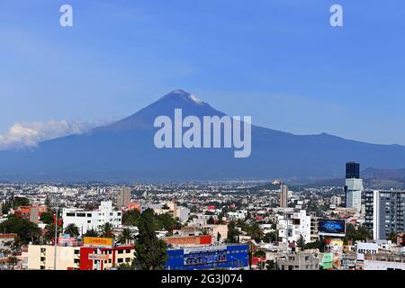 Puebla, Mexiko und der Vulkan Popocatepetl Copyright 2021 © Sam Bagnall Stockfoto