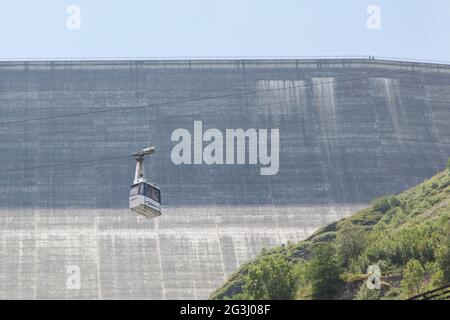 Grande Dixence, Schweiz - 20. Juli 2015: Skilift an der Grande Dixence. Es ist die höchste Gewichtsstaumauer der Welt, 20 Juli, Stockfoto