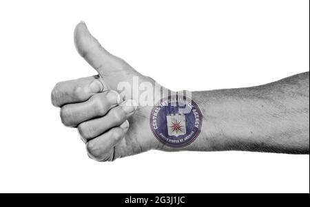 Alte Frau mit Arthritis geben den Daumen nach oben Zeichen Stockfoto