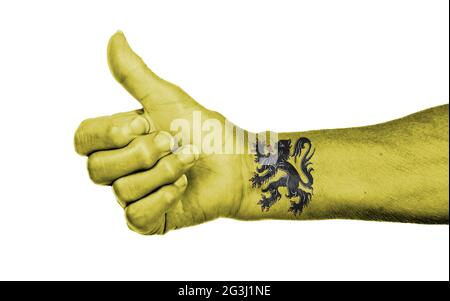 Alte Frau mit Arthritis geben den Daumen nach oben Zeichen Stockfoto