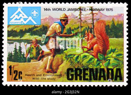 MOSKAU, RUSSLAND - 15. APRIL 2021: Die in Grenada gedruckte Briefmarke zeigt eine Wildlife Study, 14. World Scout Jamboree Serie, um 1975 Stockfoto