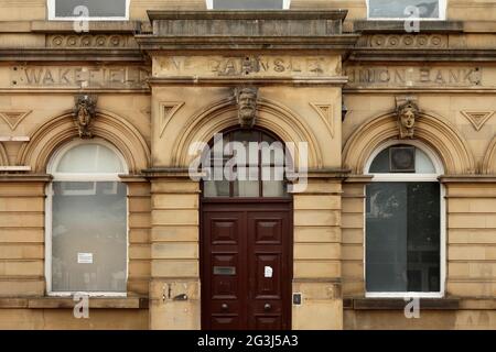 façade der ehemaligen Wakefield and Barnsley Union Bank, Ossett, West Yorkshire, Großbritannien. Stockfoto