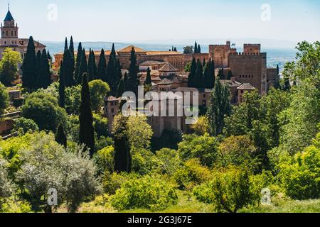 Der Palastkomplex der Alhambra, vom Palacio de Generalife aus gesehen Stockfoto