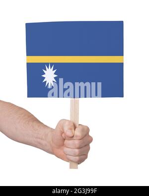 Hand mit kleiner Karte - Flagge von Nauru Stockfoto