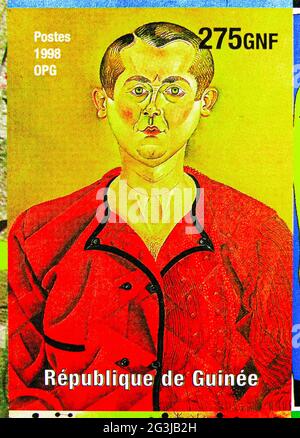 MOSKAU, RUSSLAND - 17. APRIL 2021: Briefmarke in Cinderellas zeigt Joan Miro 1893-1983, Selbstporträt, Guinea Serie, um 1998 Stockfoto
