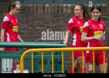 Ystrad Mynach, Wales 16. Mai 2021. Orchard Welsh Premier Women's League-Spiel zwischen den Damen des Cascade Youth Club und Abergavenny Women. Stockfoto