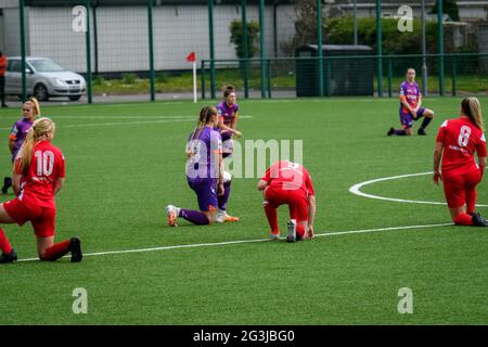 Ystrad Mynach, Wales 16. Mai 2021. Orchard Welsh Premier Women's League-Spiel zwischen den Damen des Cascade Youth Club und Abergavenny Women. Stockfoto