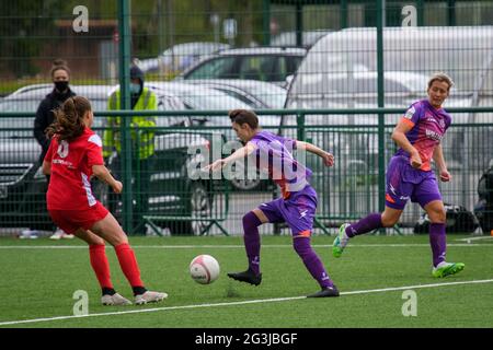 Ystrad Mynach, Wales 16. Mai 2021. Orchard Welsh Premier Women's League-Spiel zwischen den Damen des Cascade Youth Club und Abergavenny Women. Stockfoto